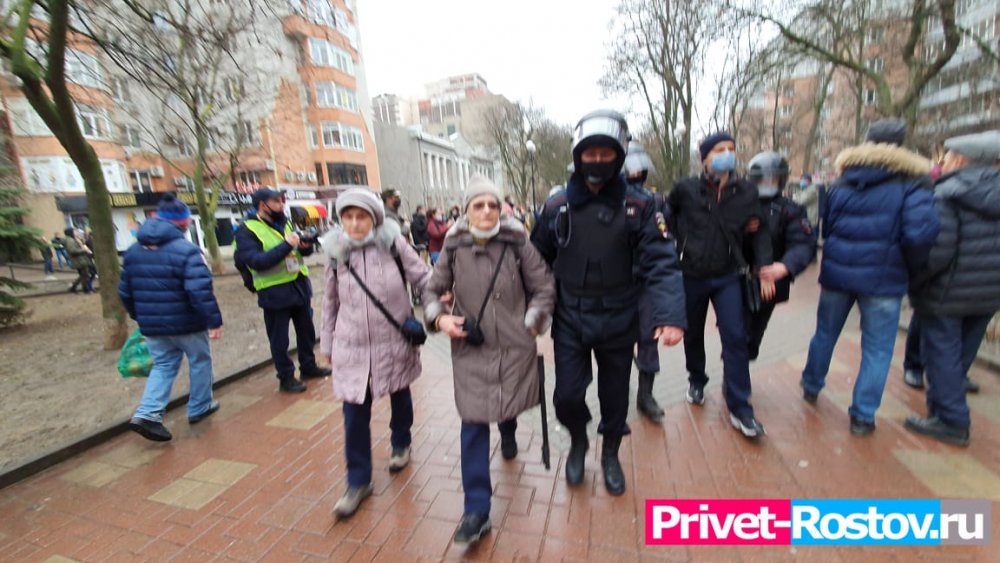 85-летнюю бабушку на акции Навального в Ростове задержали
