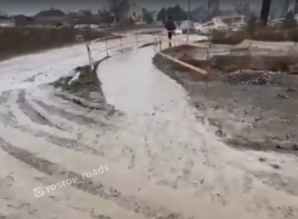 Ростовчане снова пожаловались на непролазную грязь на мосту Малиновского