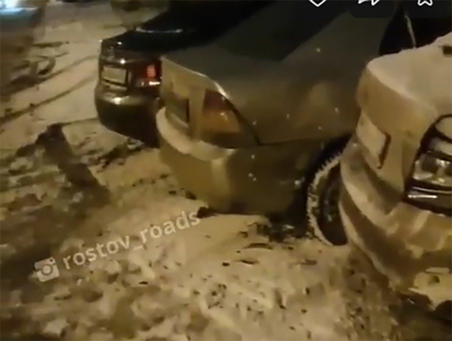 Четыре машины протаранил и скрылся с места ДТП в Ростове водитель