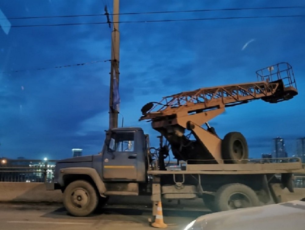 В Ростов СК начали проверку страшной гибели рабочего на мосту Стачки