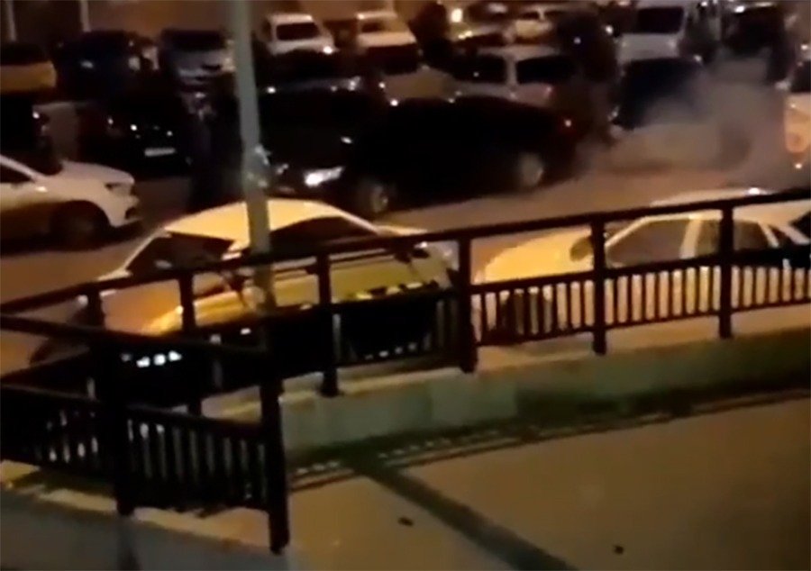 Битву мастеров парковки на Левенцовке ростовчанка сняла на видео