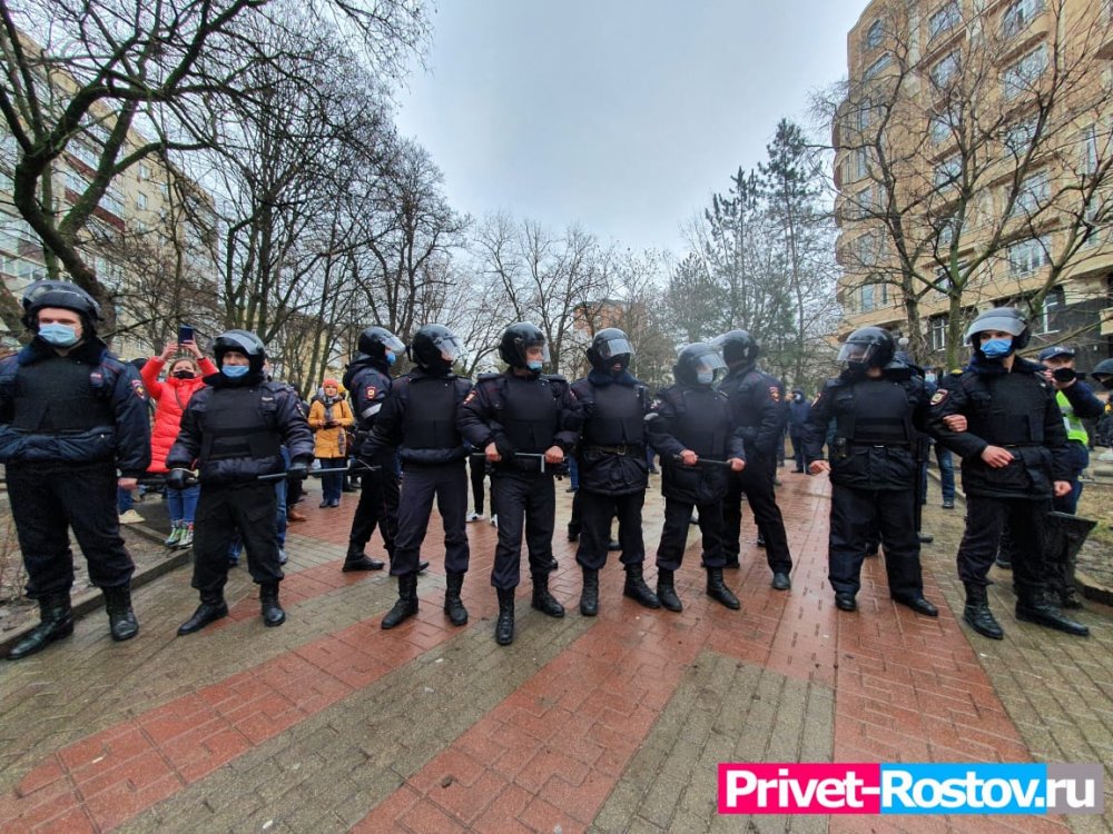 На незаконных митингах в Ростове задержано больше 20 учеников школ