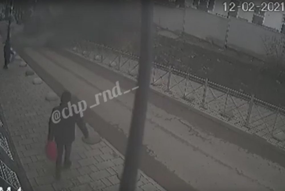 Момент обрушения стены на Семашко в Ростове попал на видео