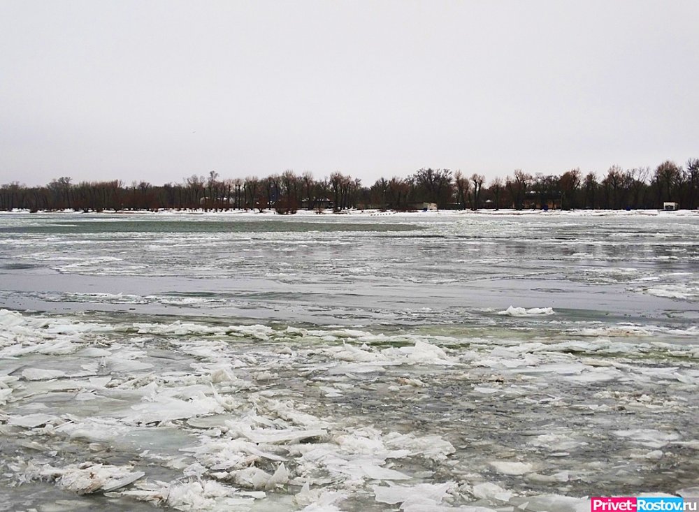 В Таганроге 13-летняя школьница провалилась под лед