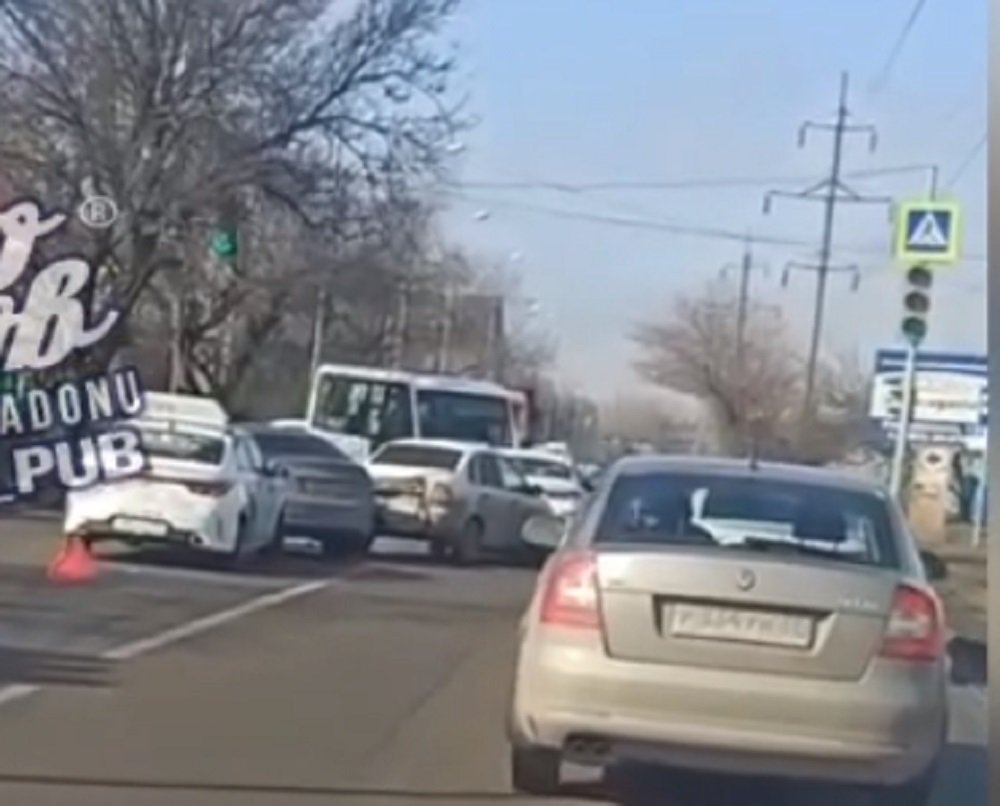 Паровозик из разбитых автомобилей собрался в Ростове на Нансена