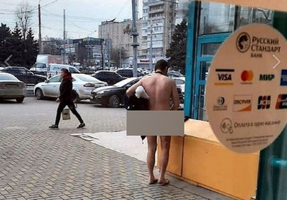Абсолютно голый мужчина разгуливал по Ростову на Северном