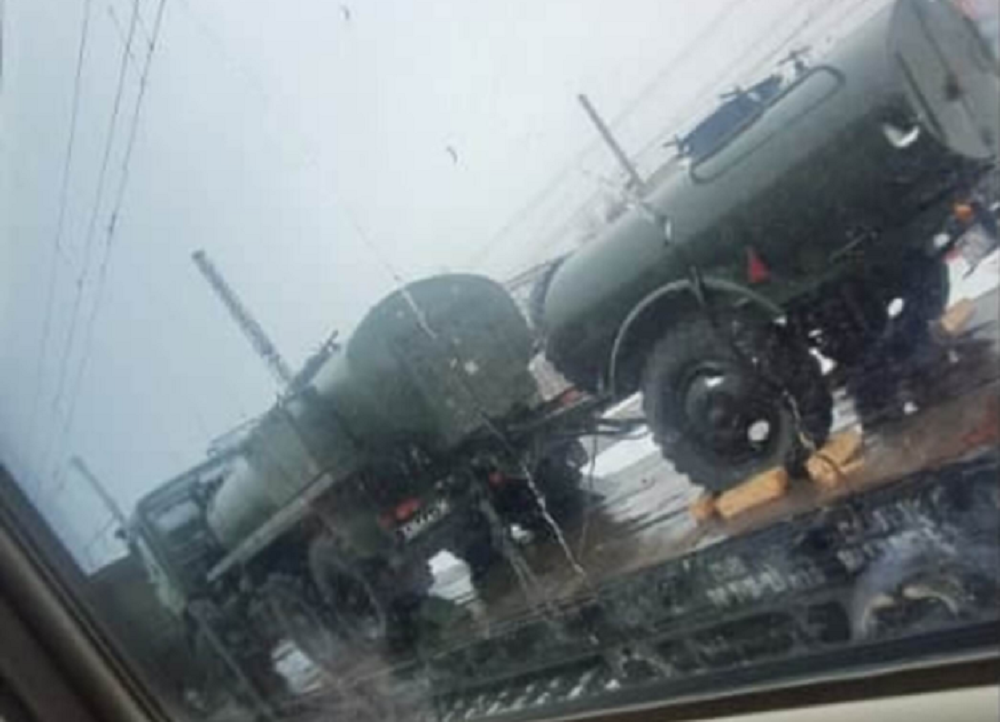 Большое скопление военной техники на границе Ростовской области и Украины обнаружили очевидцы