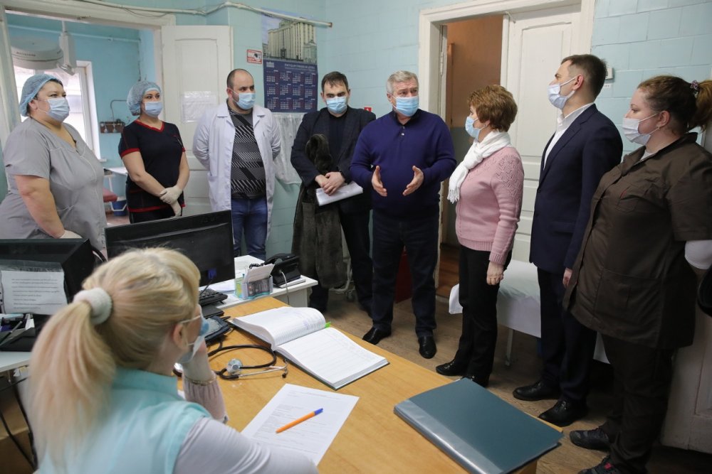 Новую больницу в Самарском пообещал построить губернатор Голубев