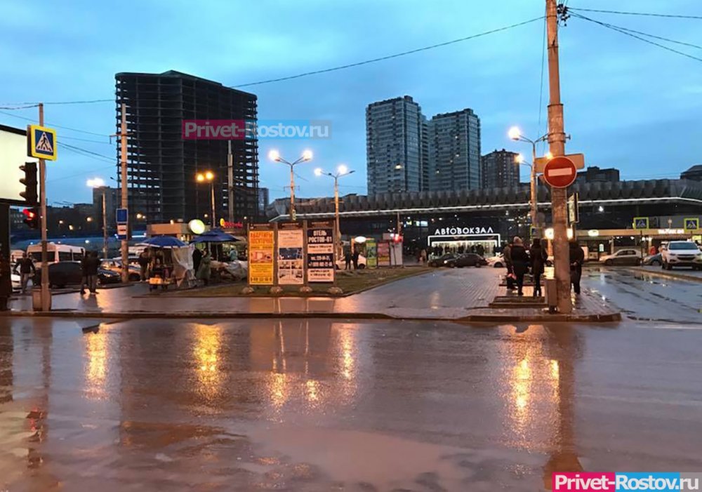 Ростовчане требуют остановить строительство надземного пешеходного перехода на Привокзальной площади