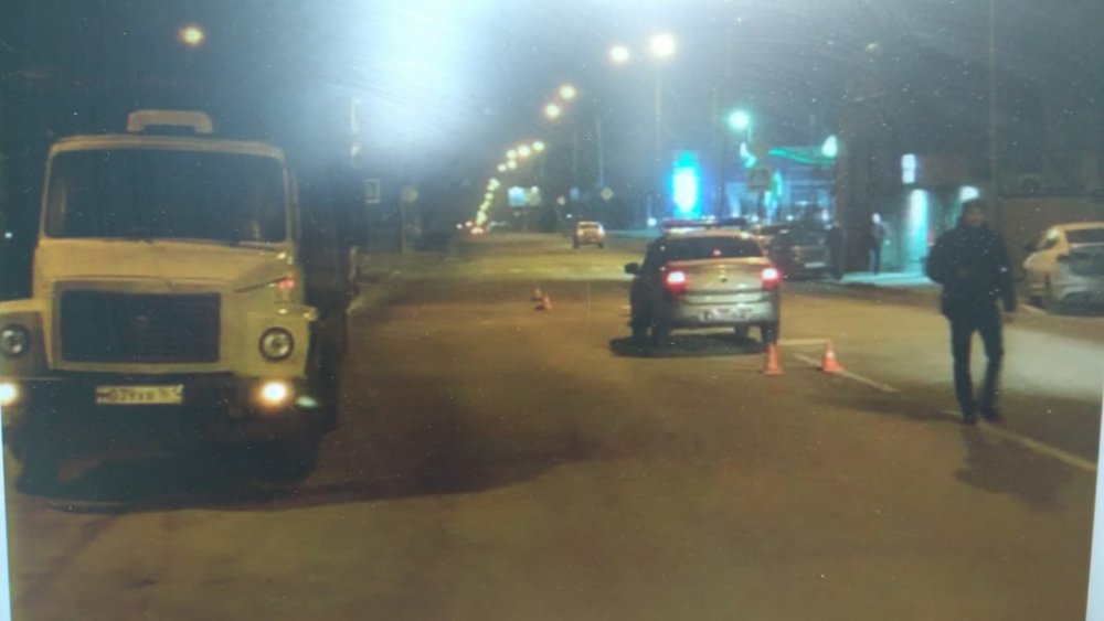 Мужчина погиб под колесами грузовика в Ростове