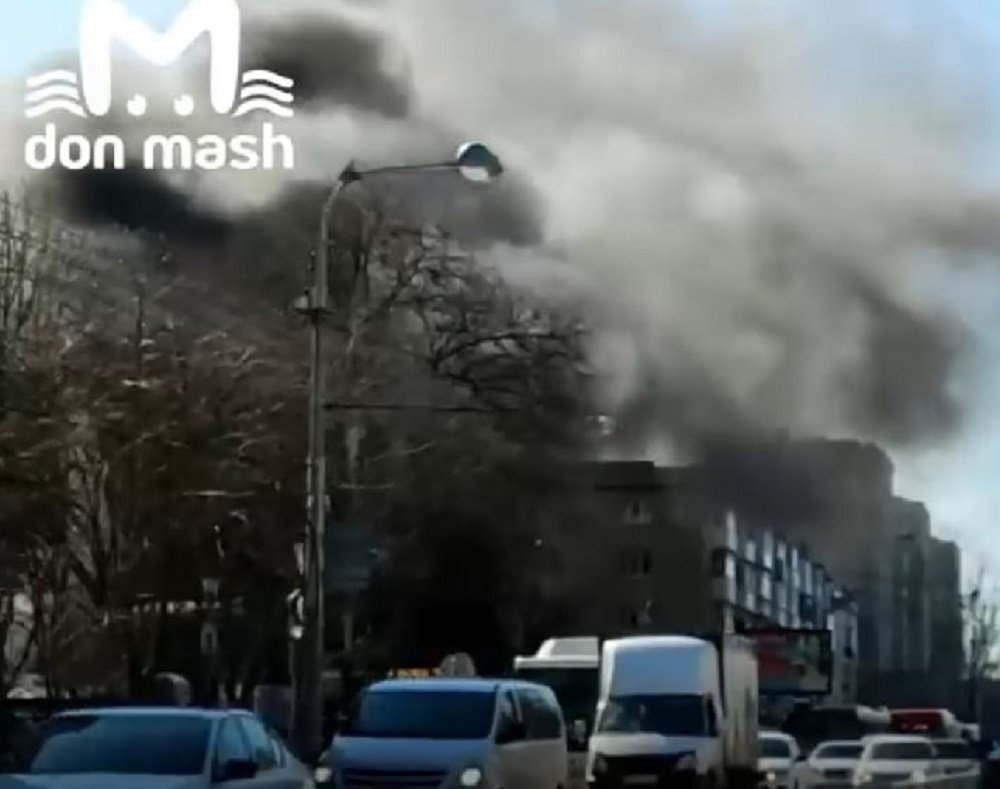 Большой пожар вспыхнул в Ростове на пр. Стачки у ТРК «Сокол»