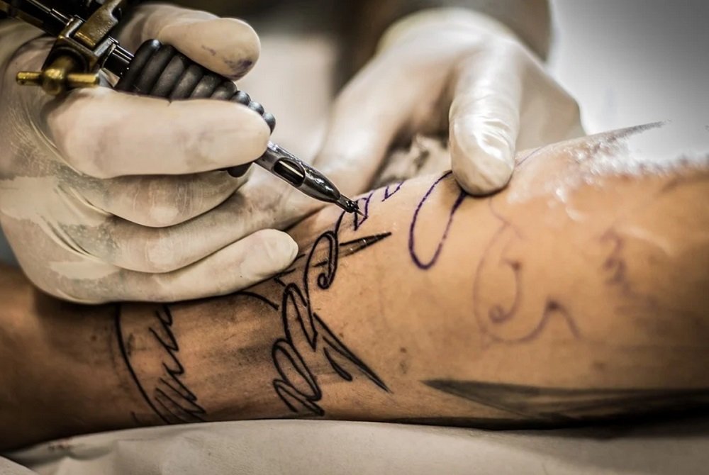 Сделать татуировку придется всем жителям Батайска, сообщает «Батайское время»