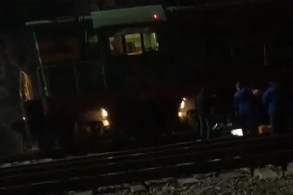 Женщина пыталась отрубить себе голову поездом в Ростове