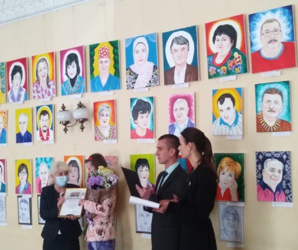 Выставка портретов медиков, умерших из-за коронавируса, открылась в Ростове