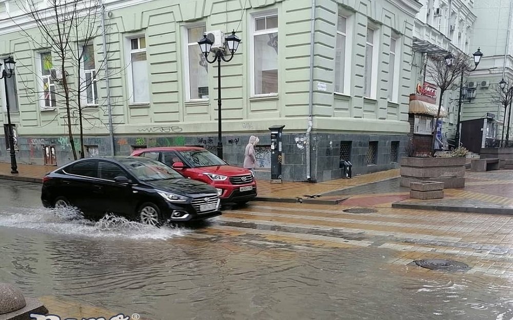 Центр Ростова ушел под воду после мощного ливня