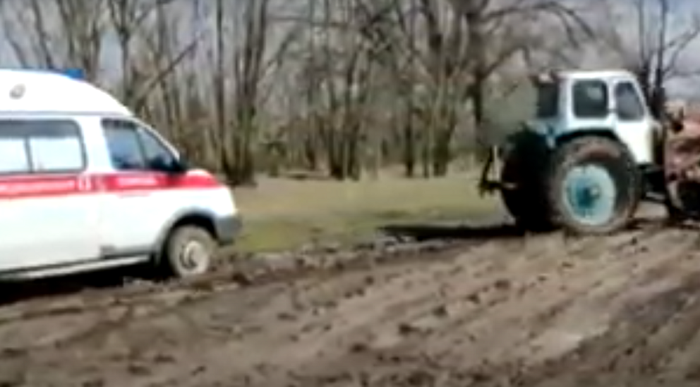 К умирающему мужчине не смогла доехать Скорая в Ростовской области из-за грязи