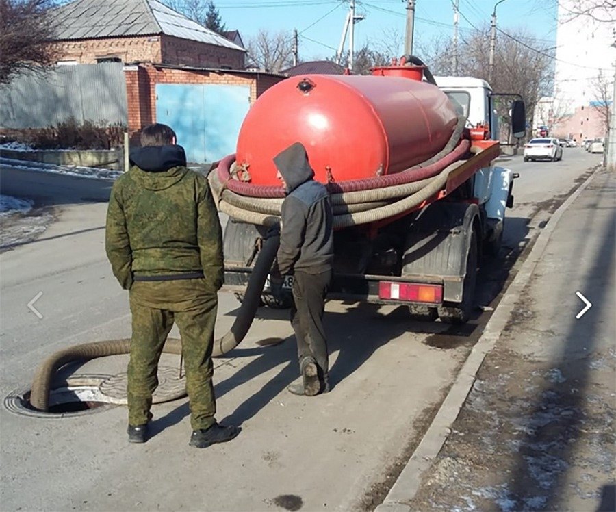 Ростовчане пожаловались на ассенизаторов, сливающих «свою добычу» в городские люки