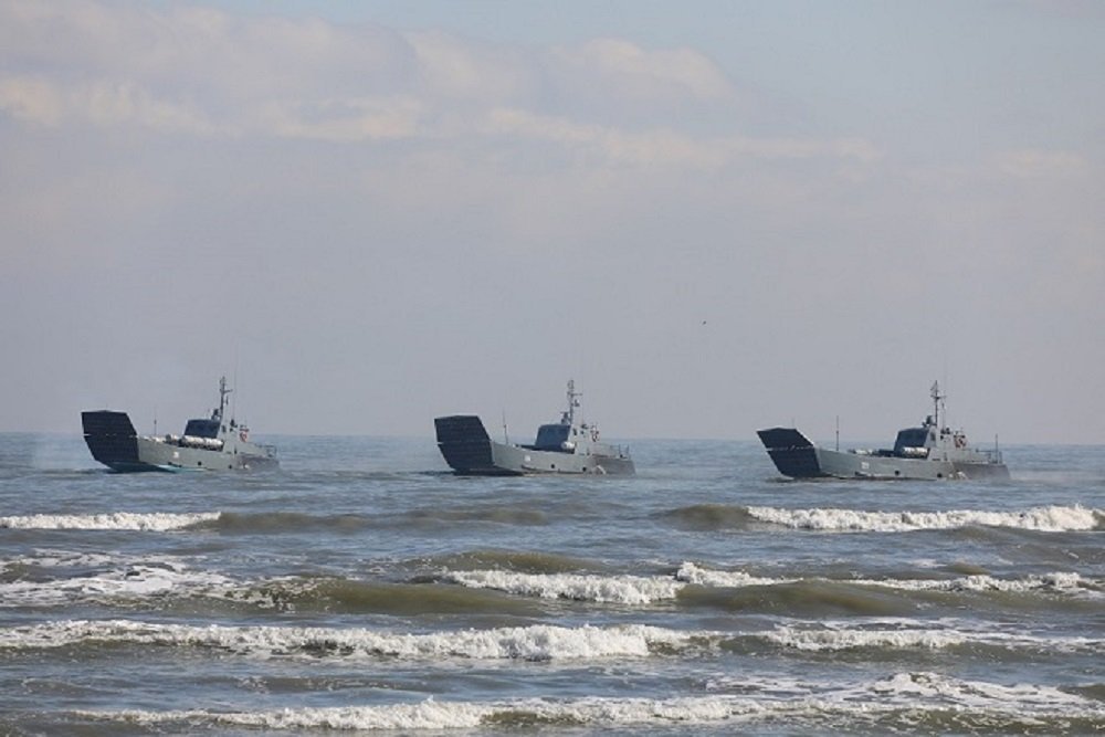 Боевые корабли Каспийской флотилии стягивают в Ростовскую область