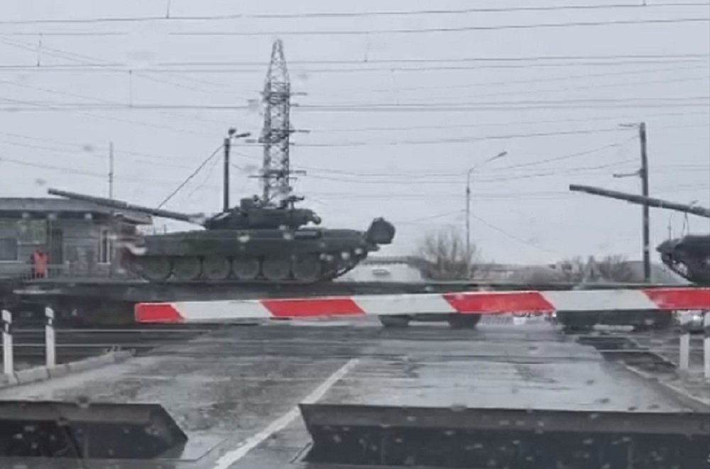 Транспортировку танков по Ростову-на-Дону сняли на видео