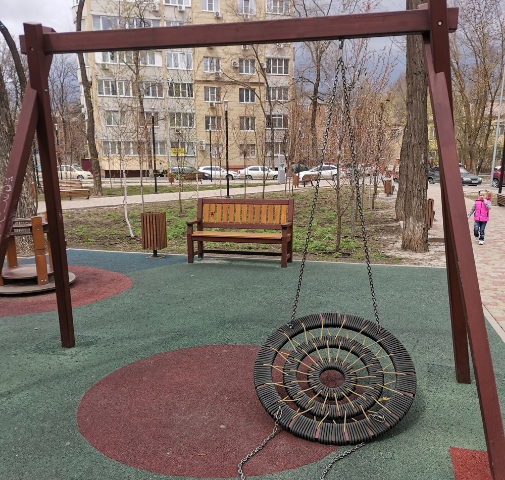 В Ростове разваливается недавно открытый парк «Осенний»
