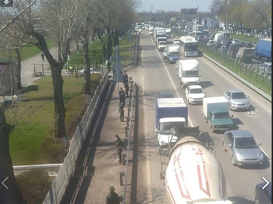 Ростов-на-Дону со стороны Аксая сковывают многокилометровые пробки из-за оцепления рынков
