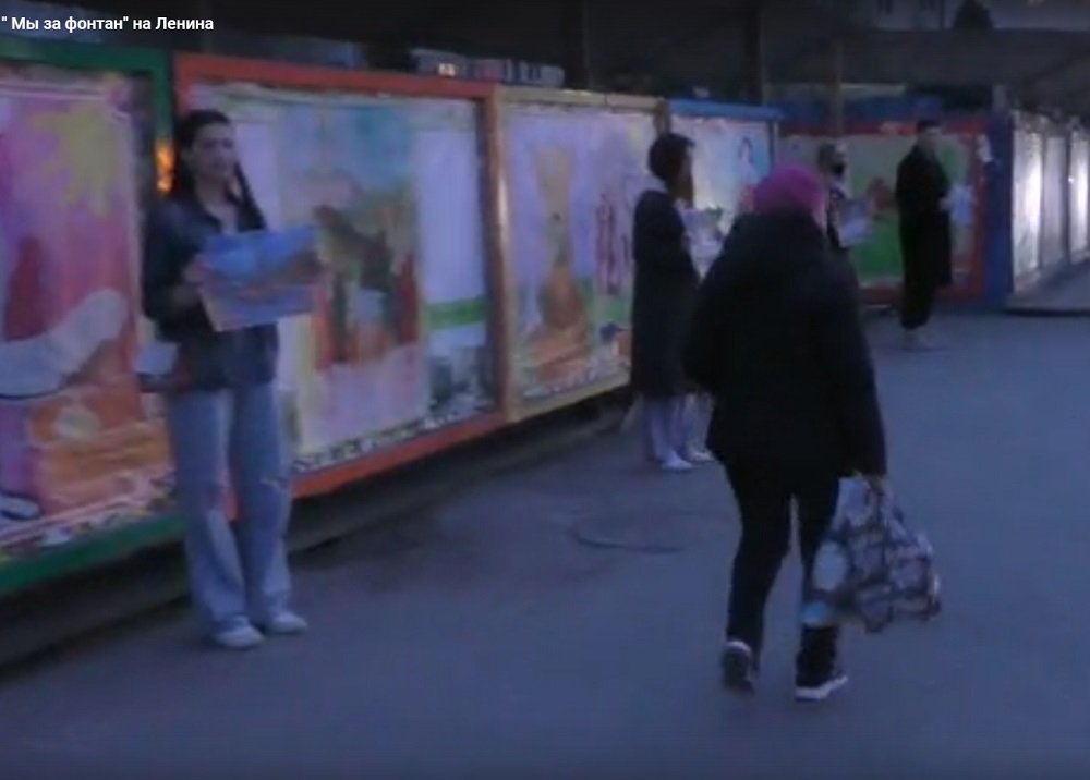 Ростовчане провели флешмоб за восстановление фонтана на площади Ленина