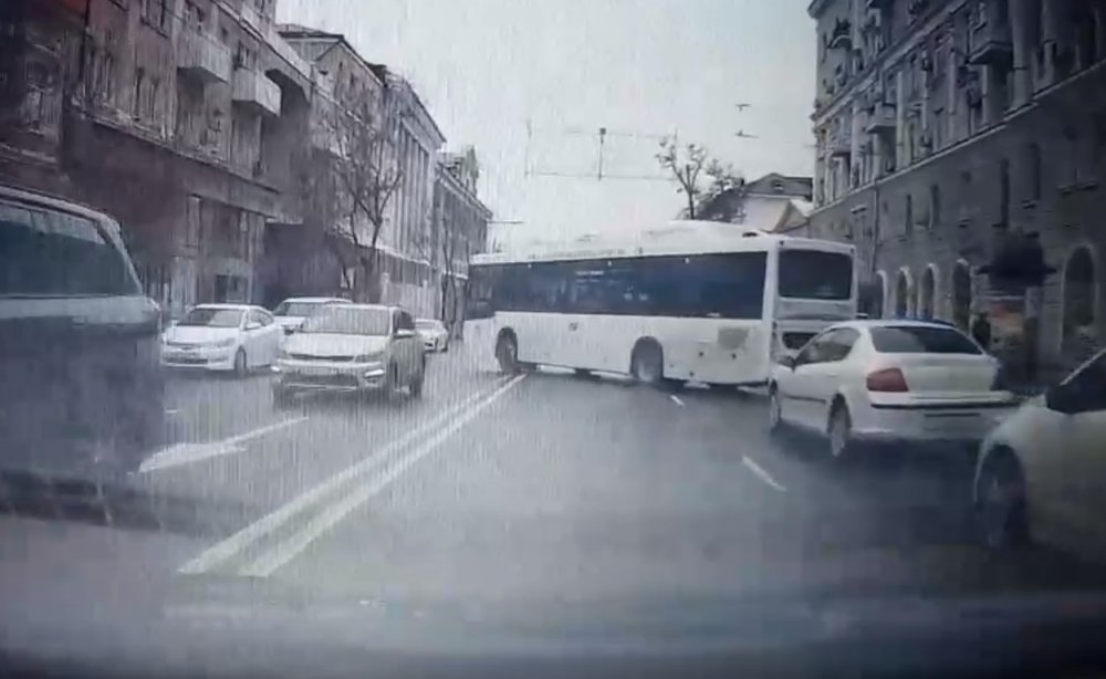 Двух водителей автобусов в Ростове-на-Дону наказали за гонки на дорогах