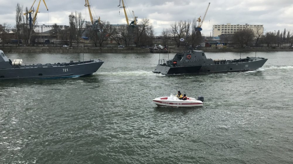 Боевые корабли Каспийской флотилии прибыли в Ростов-на-Дону