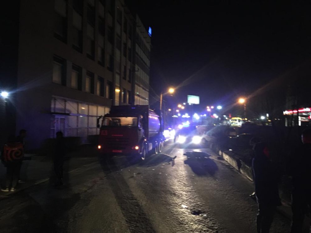 Подросток на скутере протаранил мусоровоз в Ростове-на-Дону, погибла школьница