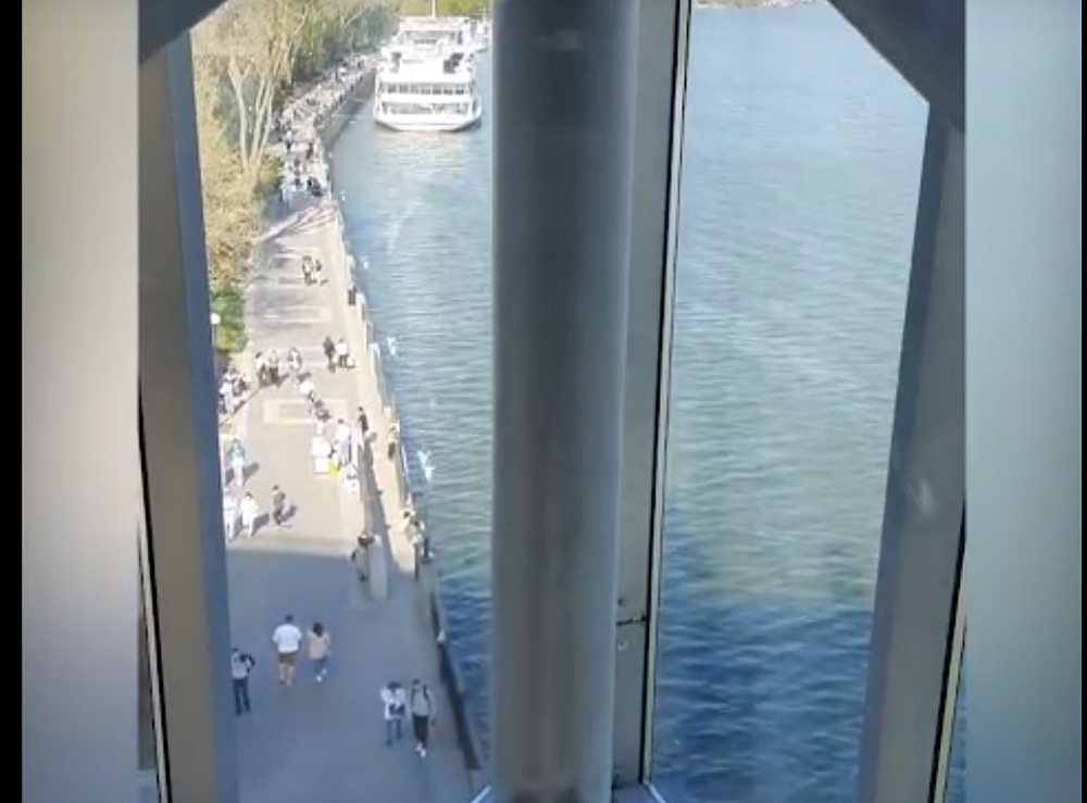 В Ростове на Ворошиловском мосту внезапно заработали лифты