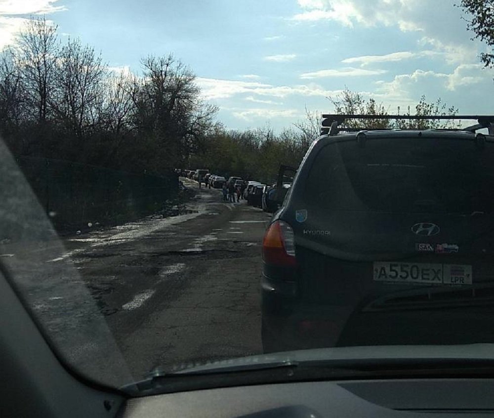 На огромные пробки на границе Ростовской области и Украины пожаловались дончане
