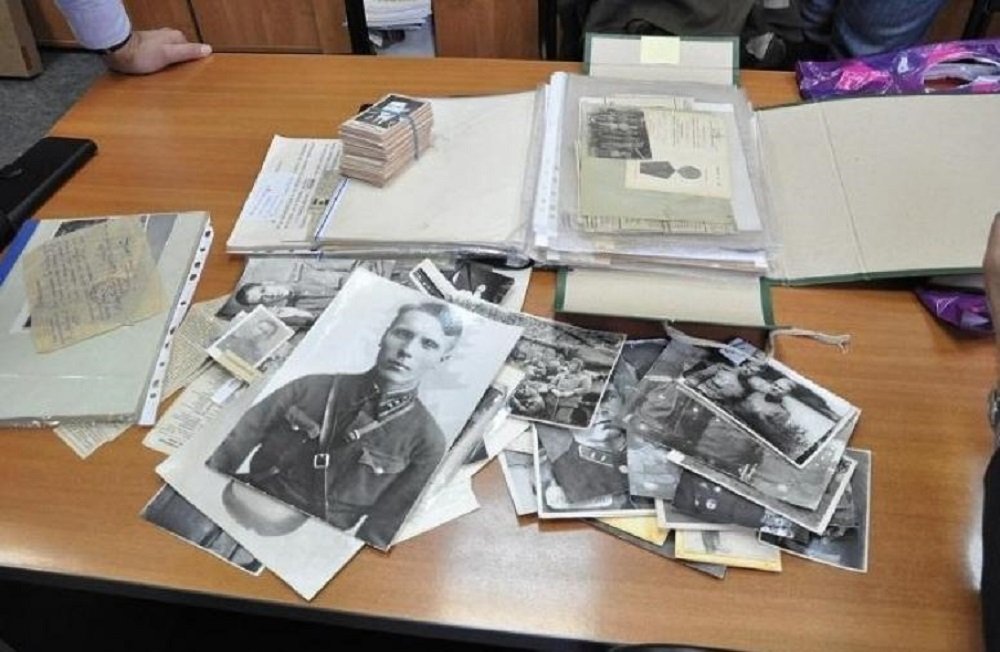 В Ростове на мусорку выбросили китель ветерана ВОВ и его архив