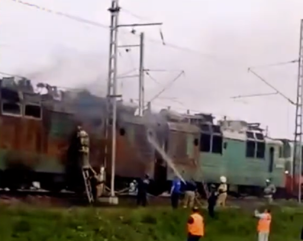 В Ростовской области загорелся грузовой поезд