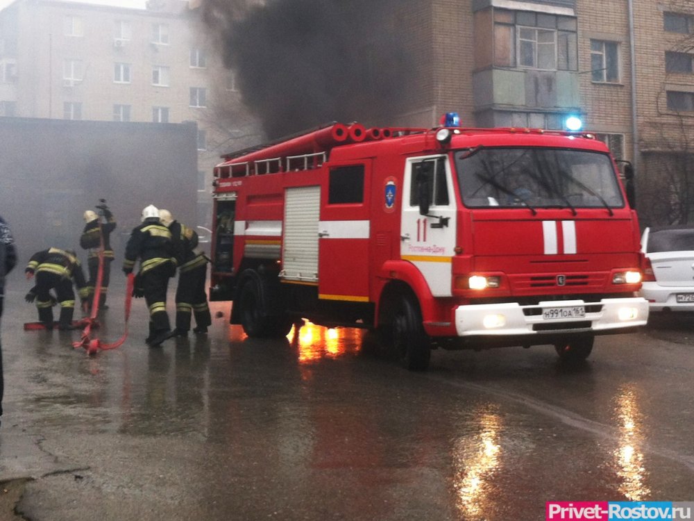 В Ростове-на-Дону на Космонавтов при пожаре пострадала женщина