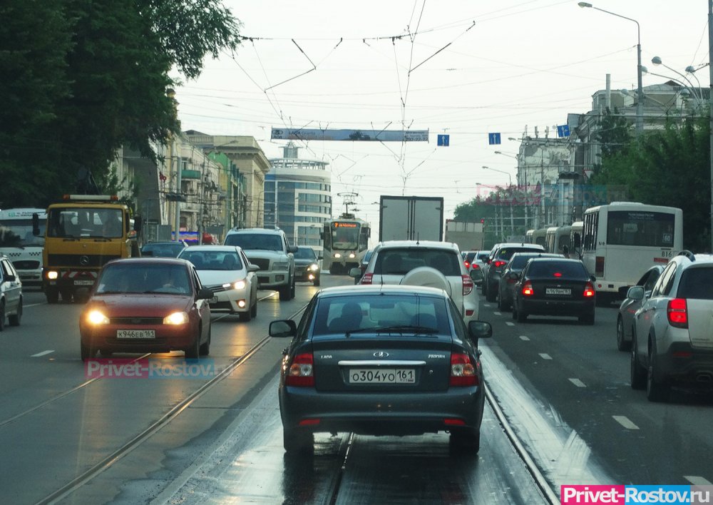 Проспект Стачки в Ростове-на-Дону сковала многокилометровая пробка