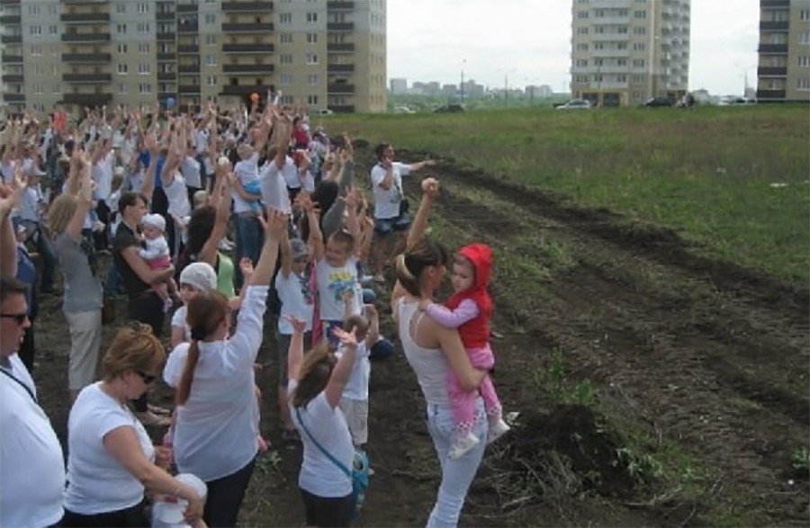Жители Суворовского в Ростове готовят флешмоб из-за катастрофы со школьными местами