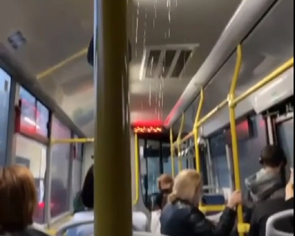 Ростовчане насквозь промокли в автобусе № 8