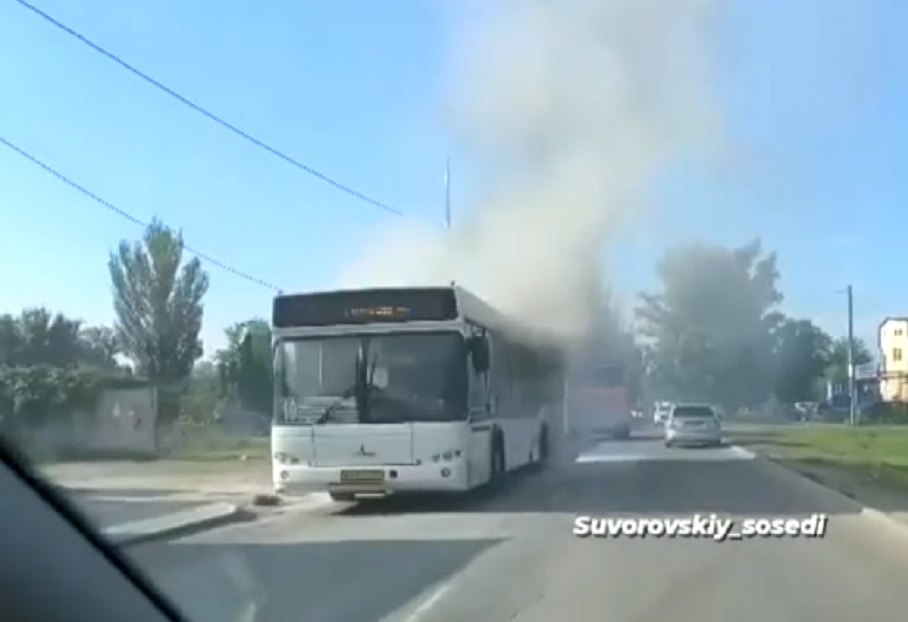 Пассажирский автобус с людьми загорелся в Ростове