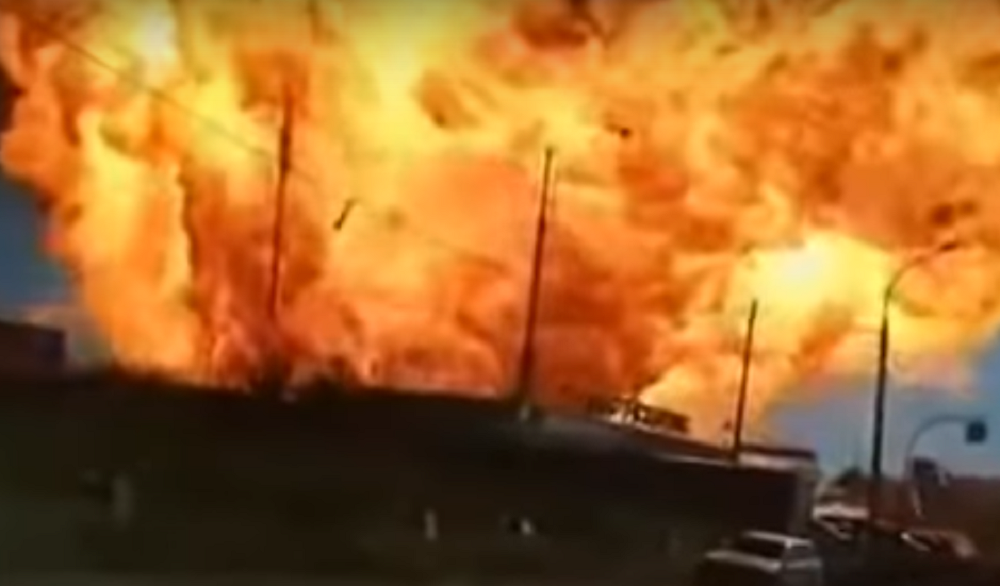 Видео с последствиями пожара на АЗС в Новосибирске появилось в сети