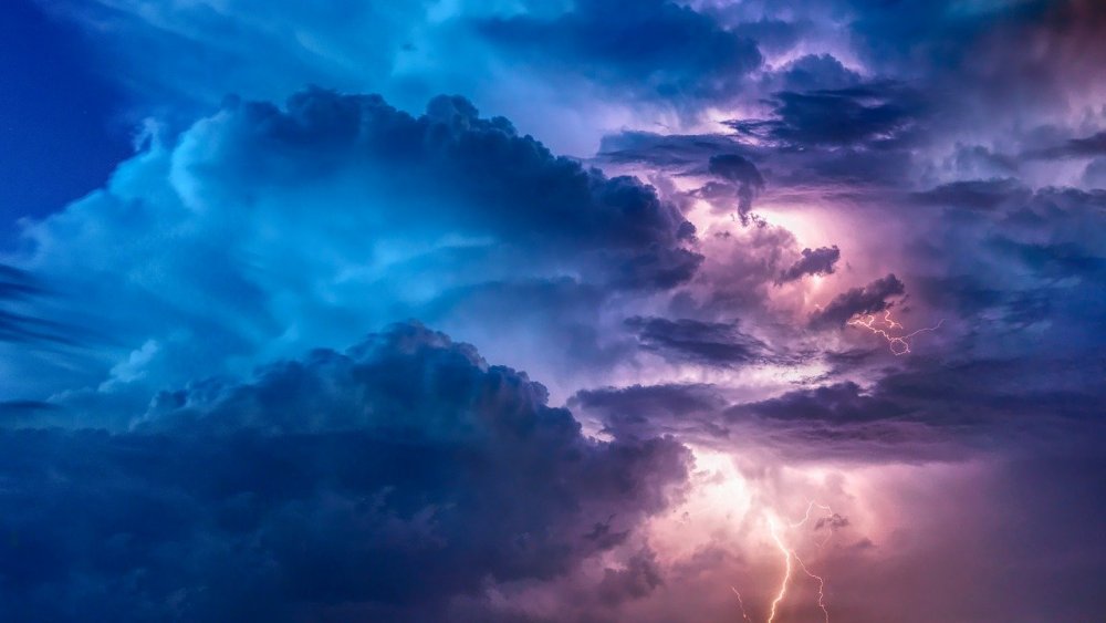 Экстренное штормовое предупреждение обвялено в Ростове с 15 по 17 июня