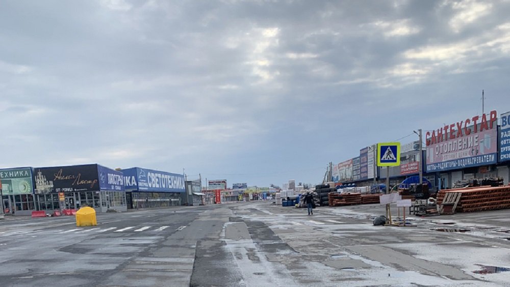Под Ростовом бетонные блоки снова вернули на рынок «Атлант», несмотря на запрет МЧС