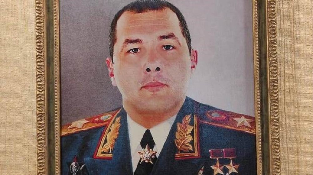 В Таганроге у сотрудника ГИБДД нашли его именной портрет в маршальской форме