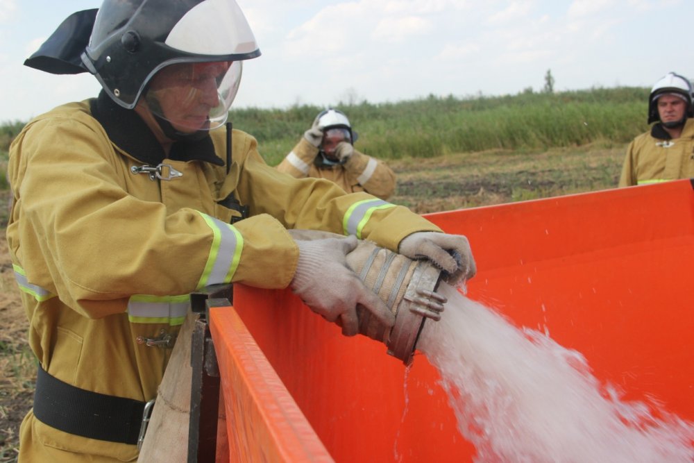 В Ростове провели учения по предупреждению и ликвидации ландшафтных пожаров