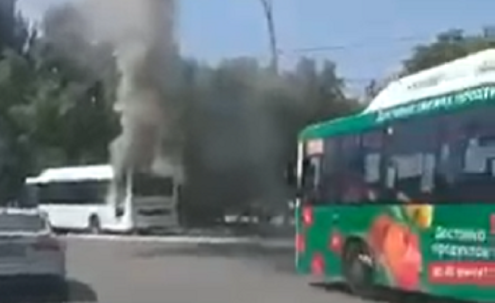Подробности возгорания автобуса на пл. Гагарина в Ростове рассказал водитель