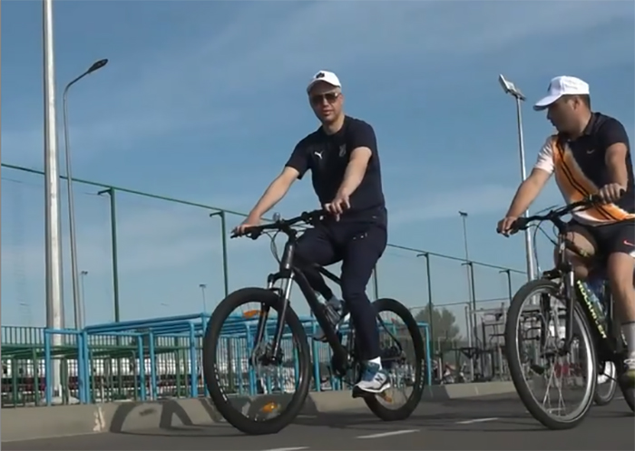 Глава администрации Ростова устроил велопрогулку на гребном канале «Дон»