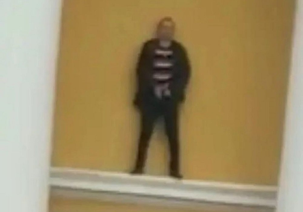 Мужчина в Новочеркасске пытался покончить с собой, спрыгнув с арки на Герцена