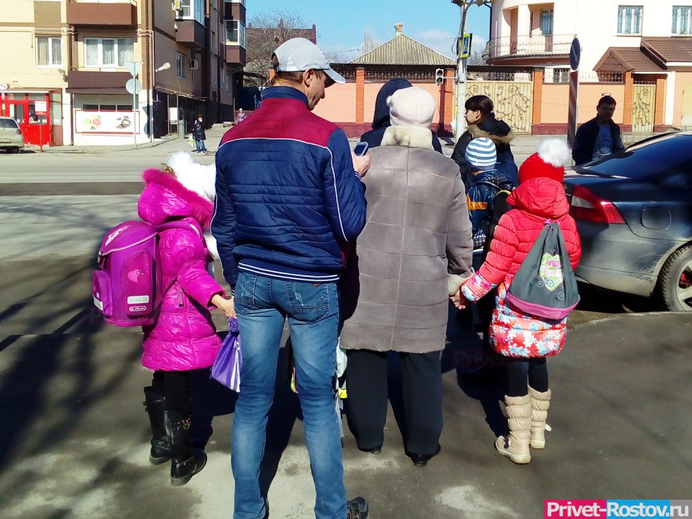 В Ростовской области детям приходиться ходить в школу за 10 км пешком