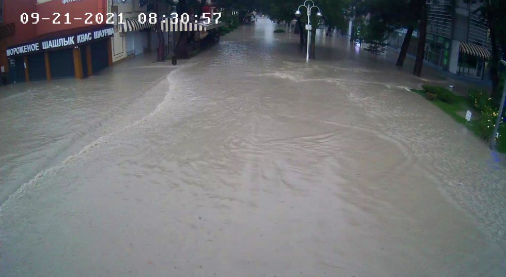Геленджик и Новороссийск снова затопило после небольшого дождя