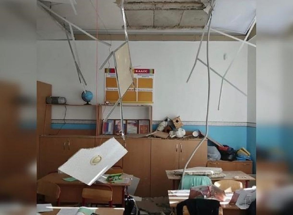Обрушением потолка в школе Азова заинтересовалась прокуратура