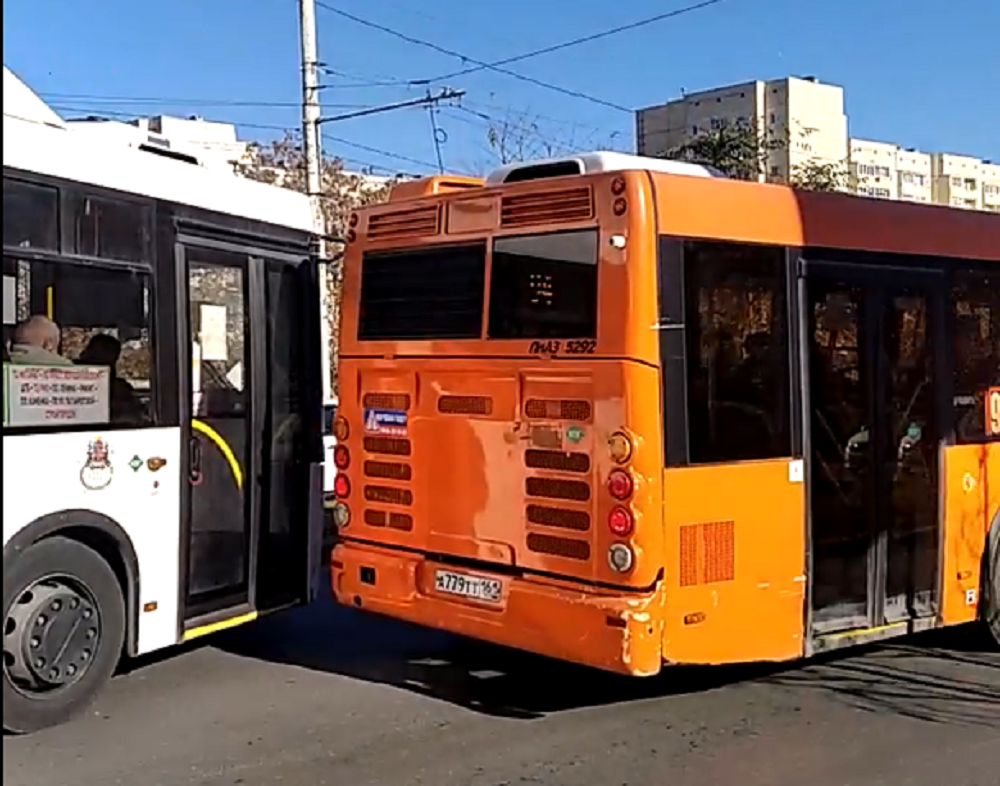 Разборки в стиле 90-х устроили водители городских автобусов в Ростове 26 октября